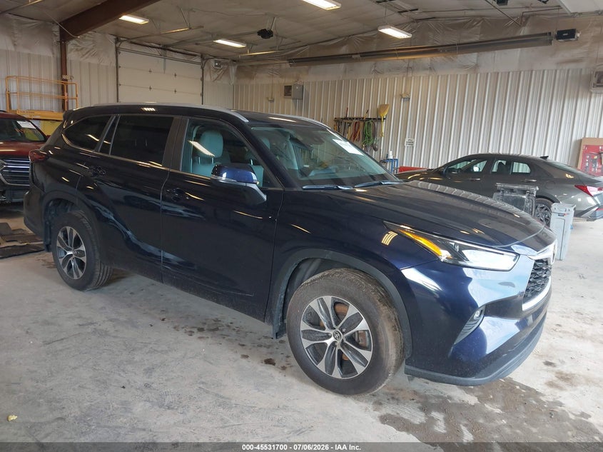 2026 Toyota Highlander VIN 5TDKDRBH8TS602540 IAAI salvage auction — FRONT & REAR, Salvage Title, sold $16,100 on 2026-07-31 (photo 1)