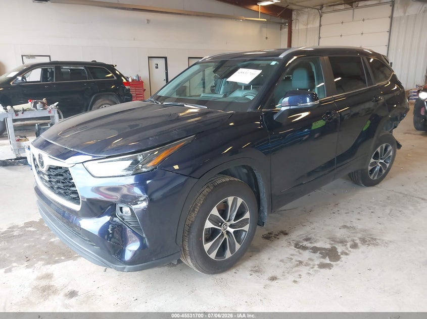 2026 Toyota Highlander VIN 5TDKDRBH8TS602540 IAAI salvage auction — FRONT & REAR, Salvage Title, sold $16,100 on 2026-07-31 (photo 2)