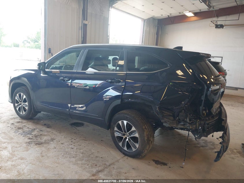 2026 Toyota Highlander VIN 5TDKDRBH8TS602540 IAAI salvage auction — FRONT & REAR, Salvage Title, sold $16,100 on 2026-07-31 (photo 3)