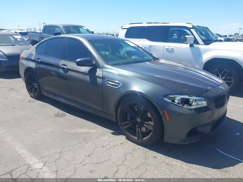 2016 BMW M5 VIN WBSFV9C53GD595591 IAAI salvage auction — SIDE, Salvage Title, sold $7,700 on 2026-08-05 (photo 1)