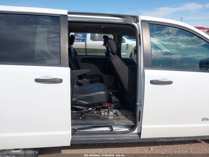 2019 Dodge Caravan VIN 2C7WDGBG4KR801494 IAAI salvage auction — FRONT END, Regular (South Dakota), sold $9,650 on 2026-08-11 (photo 8)