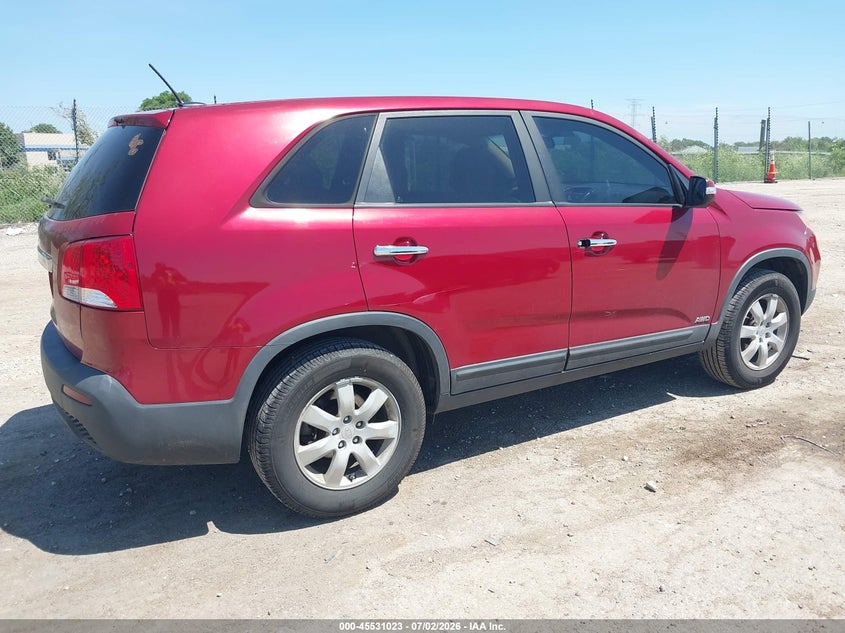 2011 Kia Sorento VIN 5XYKTCA13BG016702 IAAI salvage auction — NORMAL WEAR, Clear-Endorsement (Wisconsin), sold $475 on 2026-07-28 (photo 4)