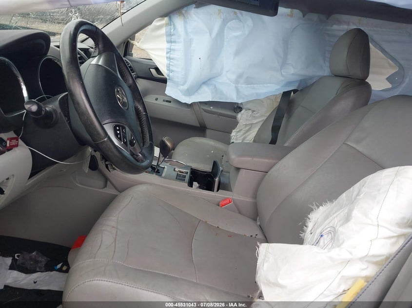 2011 Toyota Highlander VIN 5TDZK3EH8BS031353 IAAI salvage auction — ROLLOVER, Salvage (Tennessee), sold $25 on 2026-07-30 (photo 5)