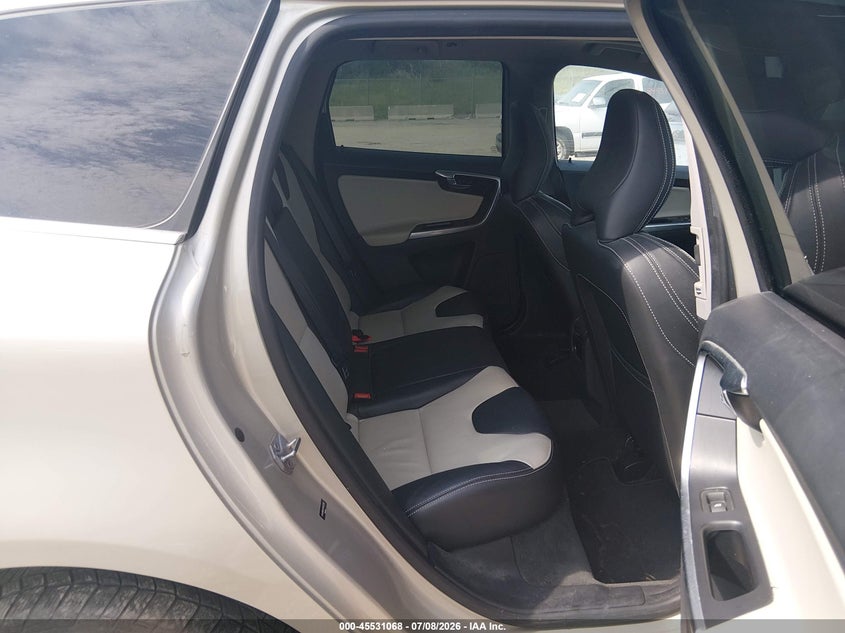 2017 Volvo Xc60 VIN YV440MRR7H2083336 IAAI salvage auction — NORMAL WEAR, Certificate Of Title (Nebraska), sold $650 on 2026-08-08 (photo 8)