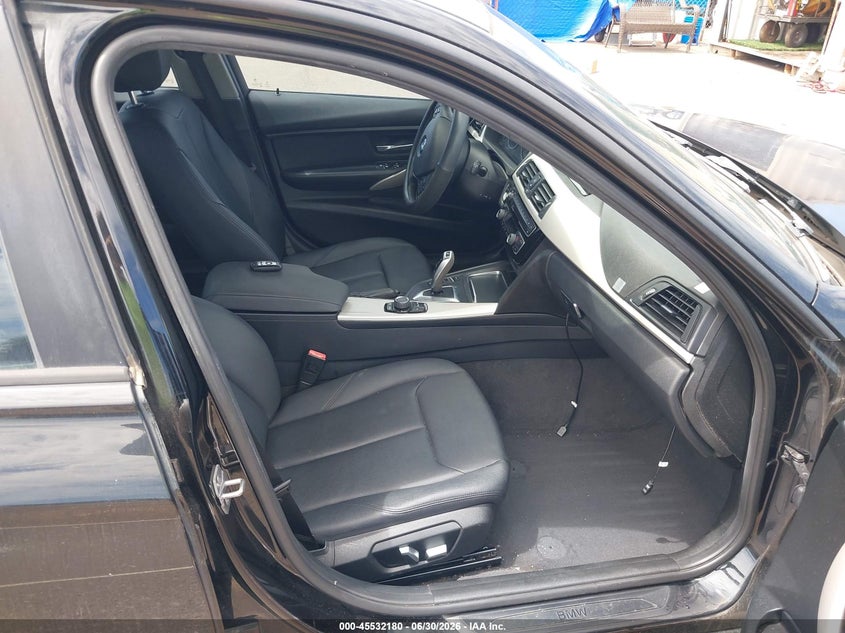 2016 BMW VIN WBA8E1G50GNT34423 IAAI salvage auction — NORMAL WEAR, Clear (Hawaii), sold $275 on 2026-07-21 (photo 5)