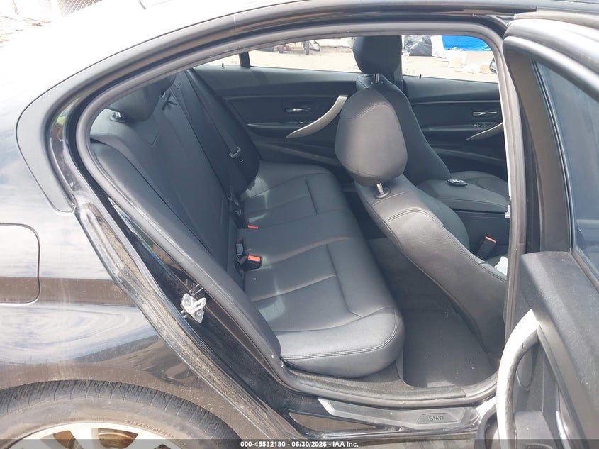 2016 BMW VIN WBA8E1G50GNT34423 IAAI salvage auction — NORMAL WEAR, Clear (Hawaii), sold $275 on 2026-07-21 (photo 8)