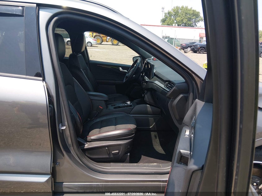 2024 Ford Escape VIN 1FMCU9NA6RUB50171 IAAI salvage auction — SIDE, Salvage (Ohio), sold $4,550 on 2026-07-26 (photo 5)