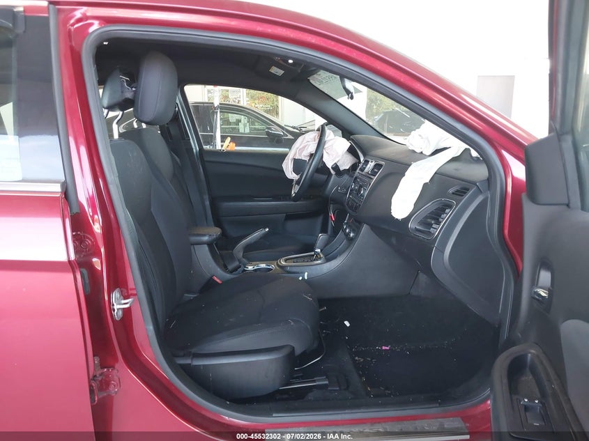 2013 Chrysler 200 VIN 1C3CCBBB7DN600560 IAAI salvage auction — FRONT END, Rebuildable (Florida), sold $775 on 2026-07-15 (photo 5)