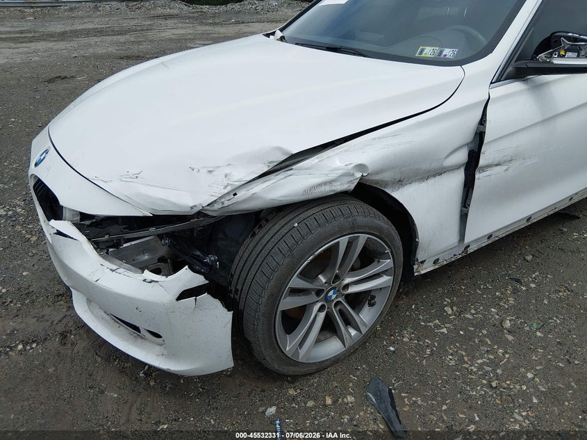 2015 BMW 3er VIN WBA3B5G52FNS12011 IAAI salvage auction — FRONT & REAR, Salvage (Pennsylvania), sold $1,650 on 2026-08-07 (photo 6)