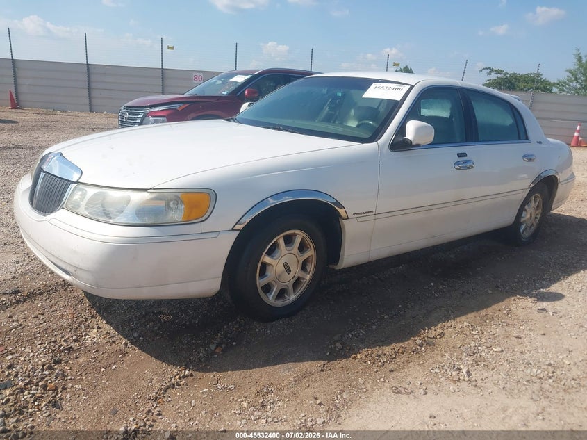 2002 Lincoln TOWN CAR VIN 1LNHM82W22Y650178 IAAI salvage auction — NORMAL WEAR, Clear (Alabama), sold $25 on 2026-07-28 (photo 2)