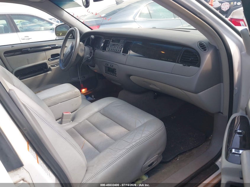 2002 Lincoln TOWN CAR VIN 1LNHM82W22Y650178 IAAI salvage auction — NORMAL WEAR, Clear (Alabama), sold $25 on 2026-07-28 (photo 5)