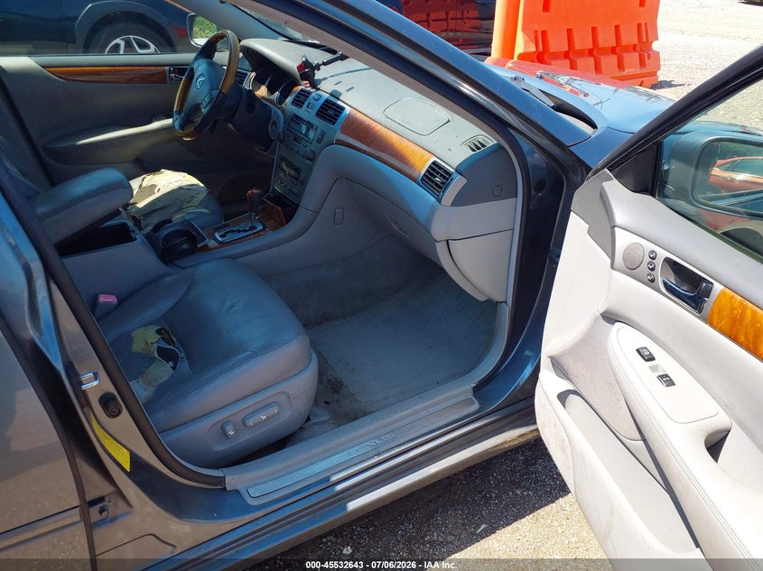 2005 Lexus Es 330 VIN JTHBA30G455119215 IAAI salvage auction — NORMAL WEAR, Clear (Illinois), sold $675 on 2026-07-15 (photo 5)