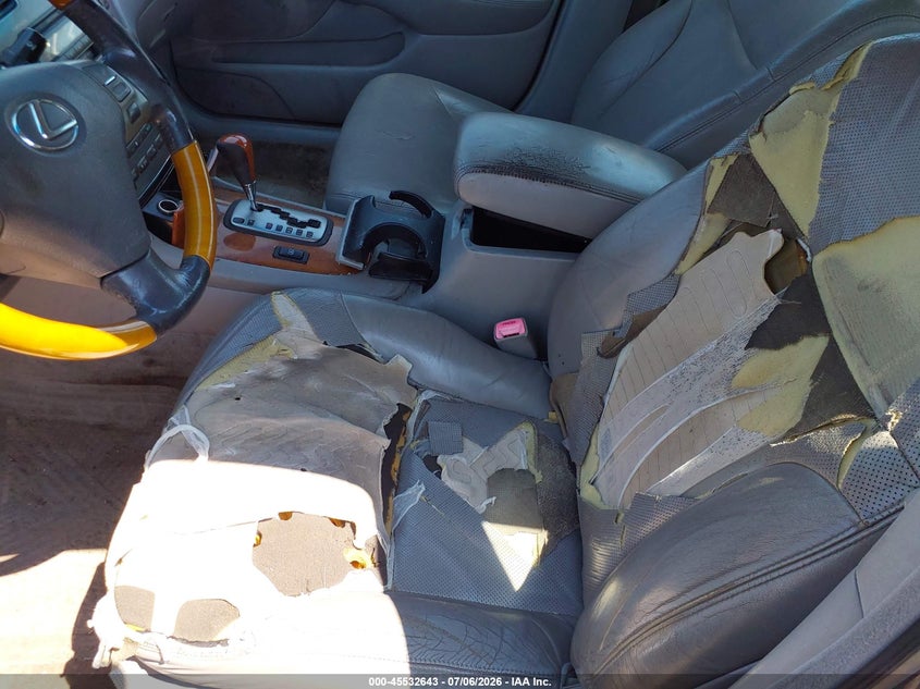 2005 Lexus Es 330 VIN JTHBA30G455119215 IAAI salvage auction — NORMAL WEAR, Clear (Illinois), sold $675 on 2026-07-15 (photo 6)