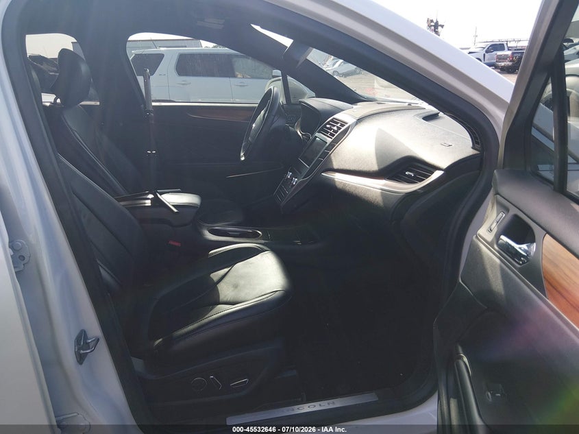 2017 Lincoln Mkc VIN 5LMTJ3DH2HUL69595 IAAI salvage auction — RIGHT SIDE, Wait Title, sold $2,825 on 2026-09-23 (photo 5)