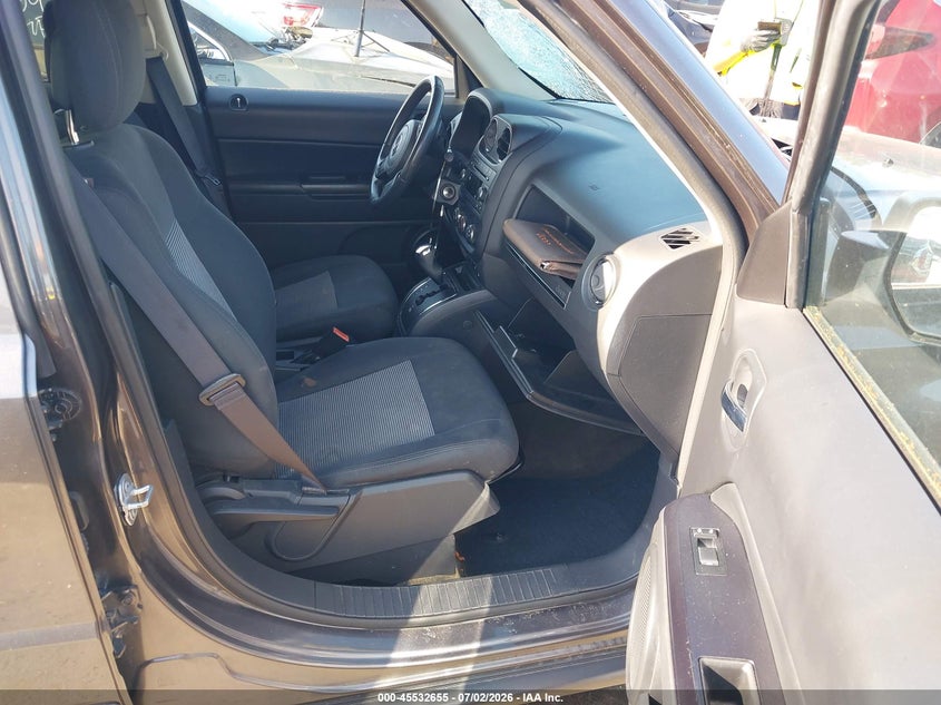 2016 Jeep Liberty (patriot) VIN 1C4NJPFB0GD700222 IAAI salvage auction — SIDE, Salvage (Ohio), sold $300 on 2026-07-23 (photo 5)