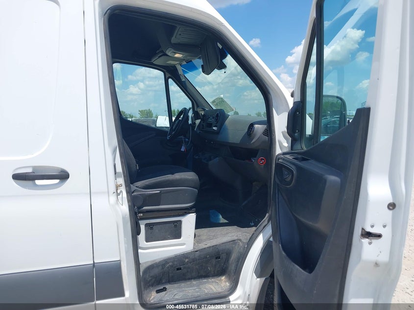 2021 Mercedes-benz Sprinter VIN W1W40CHY1MT053408 IAAI salvage auction — RIGHT SIDE, Salvage (Texas), sold $6,600 on 2026-07-29 (photo 5)