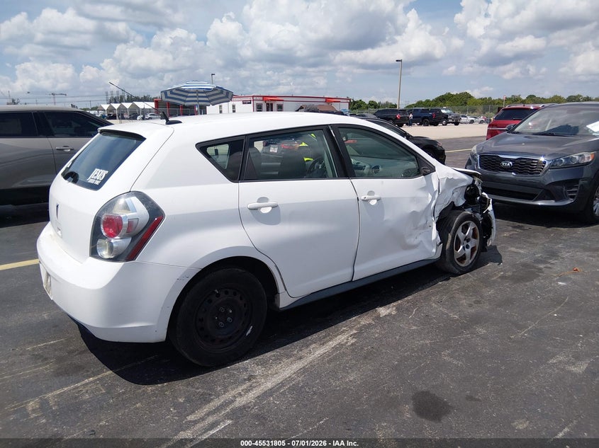 2010 Pontiac Vibe VIN 5Y2SP6E8XAZ415586 IAAI salvage auction — SIDE, Rebuildable (Florida), sold $600 on 2026-07-30 (photo 4)