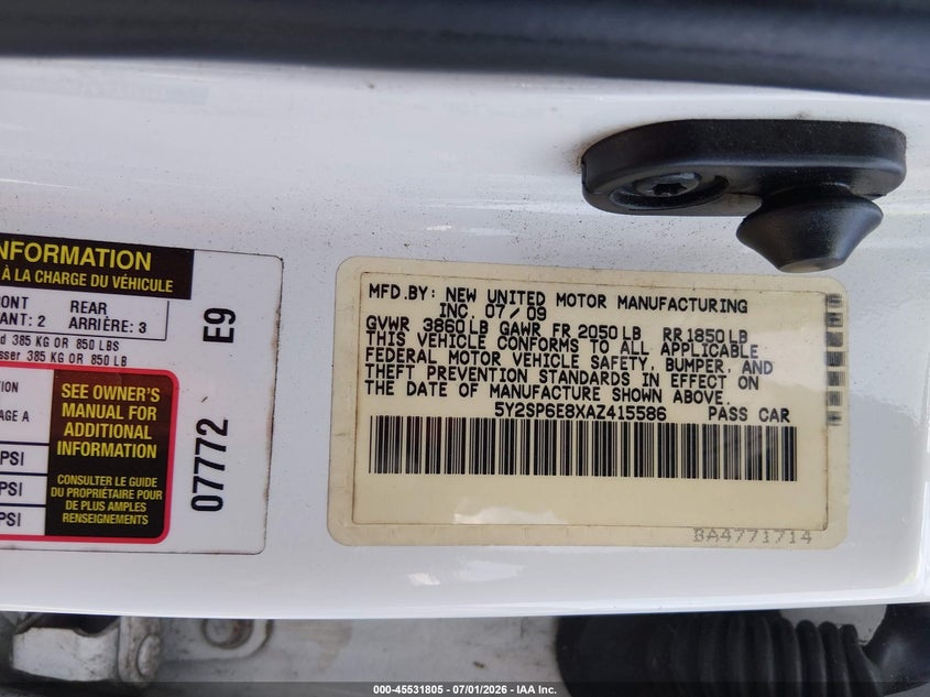 2010 Pontiac Vibe VIN 5Y2SP6E8XAZ415586 IAAI salvage auction — SIDE, Rebuildable (Florida), sold $600 on 2026-07-30 (photo 9)