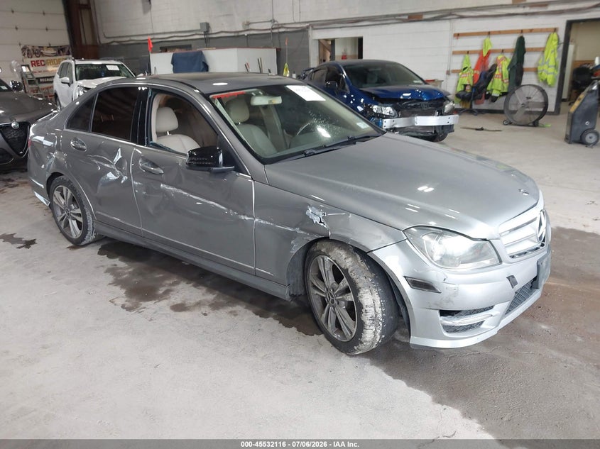 2013 Mercedes-benz C-klasse VIN WDDGF8AB3DR294710 IAAI salvage auction — RIGHT SIDE, Mv-907A (New York), sold $700 on 2026-07-15 (photo 1)