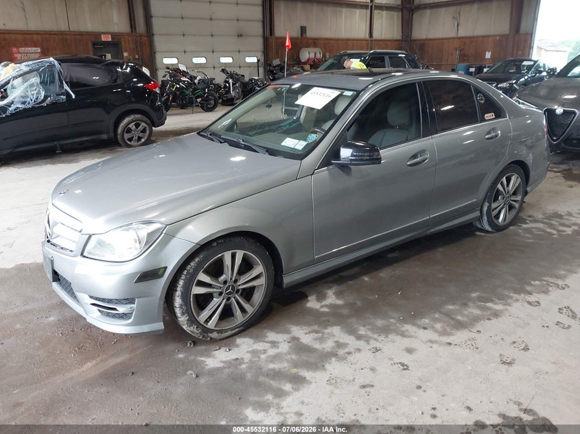 2013 Mercedes-benz C-klasse VIN WDDGF8AB3DR294710 IAAI salvage auction — RIGHT SIDE, Mv-907A (New York), sold $700 on 2026-07-15 (photo 2)