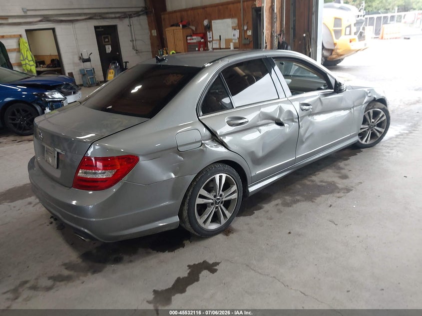 2013 Mercedes-benz C-klasse VIN WDDGF8AB3DR294710 IAAI salvage auction — RIGHT SIDE, Mv-907A (New York), sold $700 on 2026-07-15 (photo 4)