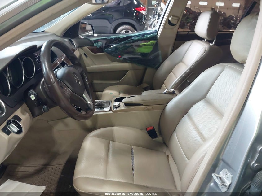 2013 Mercedes-benz C-klasse VIN WDDGF8AB3DR294710 IAAI salvage auction — RIGHT SIDE, Mv-907A (New York), sold $700 on 2026-07-15 (photo 5)