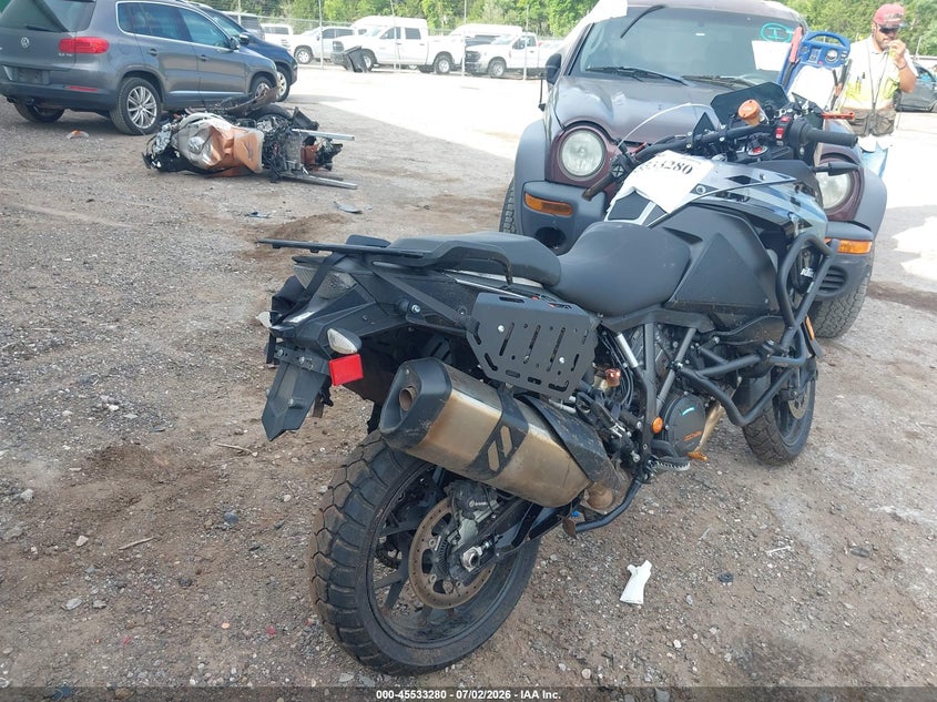 2020 Ktm VIN VBKV79408LM920258 IAAI salvage auction — SIDE, Wait Title, sold $3,700 on 2026-10-07 (photo 4)