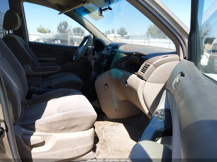2004 Toyota Sienna VIN 5TDZA23C04S220800 IAAI salvage auction — NORMAL WEAR, App For Dup Clear (California), sold $650 on 2026-07-28 (photo 5)