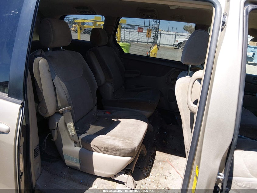 2004 Toyota Sienna VIN 5TDZA23C04S220800 IAAI salvage auction — NORMAL WEAR, App For Dup Clear (California), sold $650 on 2026-07-28 (photo 8)