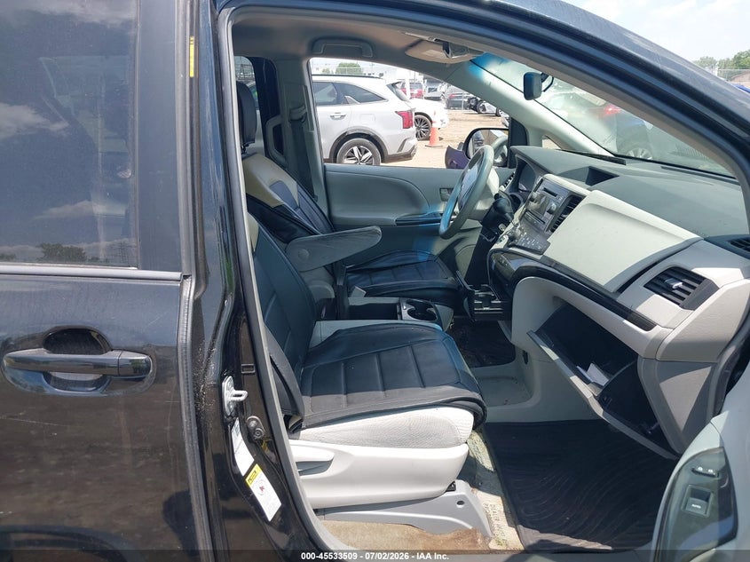 2013 Toyota Sienna VIN 5TDJK3DC0DS066300 IAAI salvage auction — NORMAL WEAR, Original (Ohio), sold $2,100 on 2026-07-23 (photo 5)