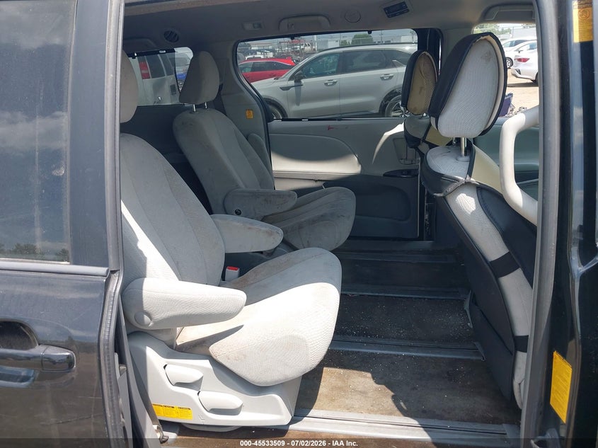 2013 Toyota Sienna VIN 5TDJK3DC0DS066300 IAAI salvage auction — NORMAL WEAR, Original (Ohio), sold $2,100 on 2026-07-23 (photo 8)