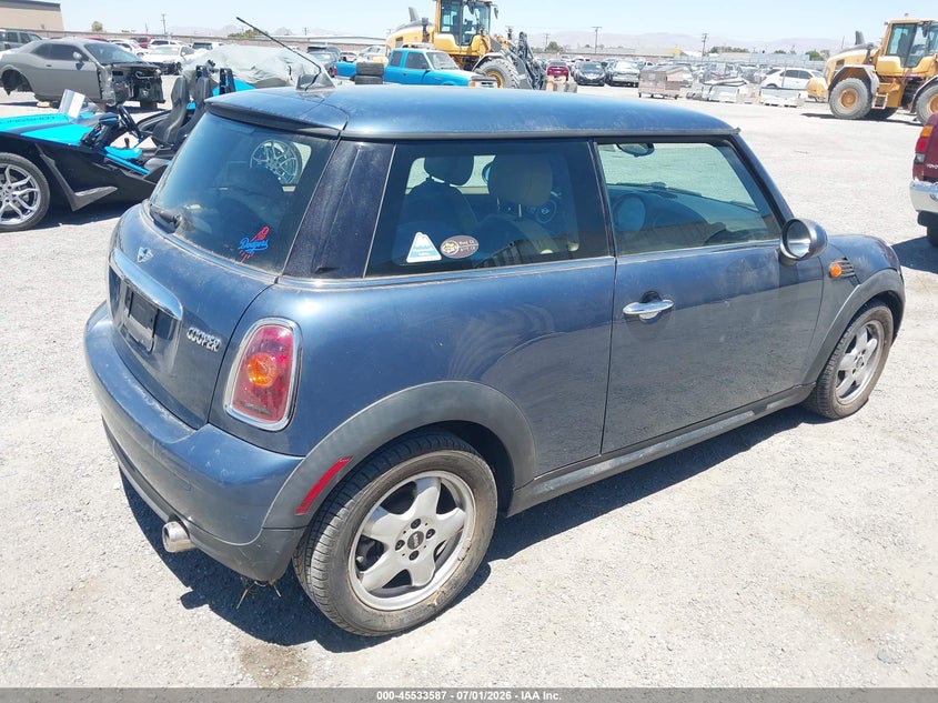 2009 Mini Cooper VIN WMWMF33509TW75803 IAAI salvage auction — NORMAL WEAR, Clear (California), sold $250 on 2026-07-30 (photo 4)