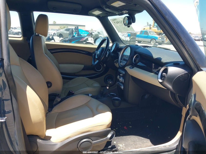 2009 Mini Cooper VIN WMWMF33509TW75803 IAAI salvage auction — NORMAL WEAR, Clear (California), sold $250 on 2026-07-30 (photo 5)