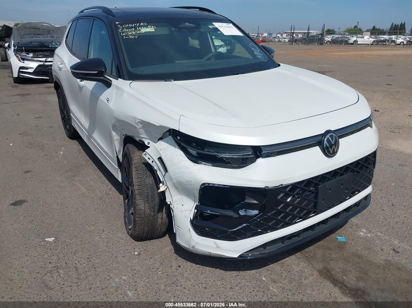 2026 Volkswagen Tiguan VIN 3VVHR7RMXTM024199 IAAI salvage auction — RIGHT FRONT, Salvage (California), sold $15,200 on 2026-09-05 (photo 1)