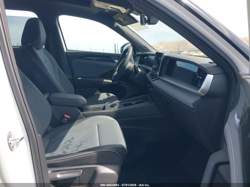 2026 Volkswagen Tiguan VIN 3VVHR7RMXTM024199 IAAI salvage auction — RIGHT FRONT, Salvage (California), sold $15,200 on 2026-09-05 (photo 5)