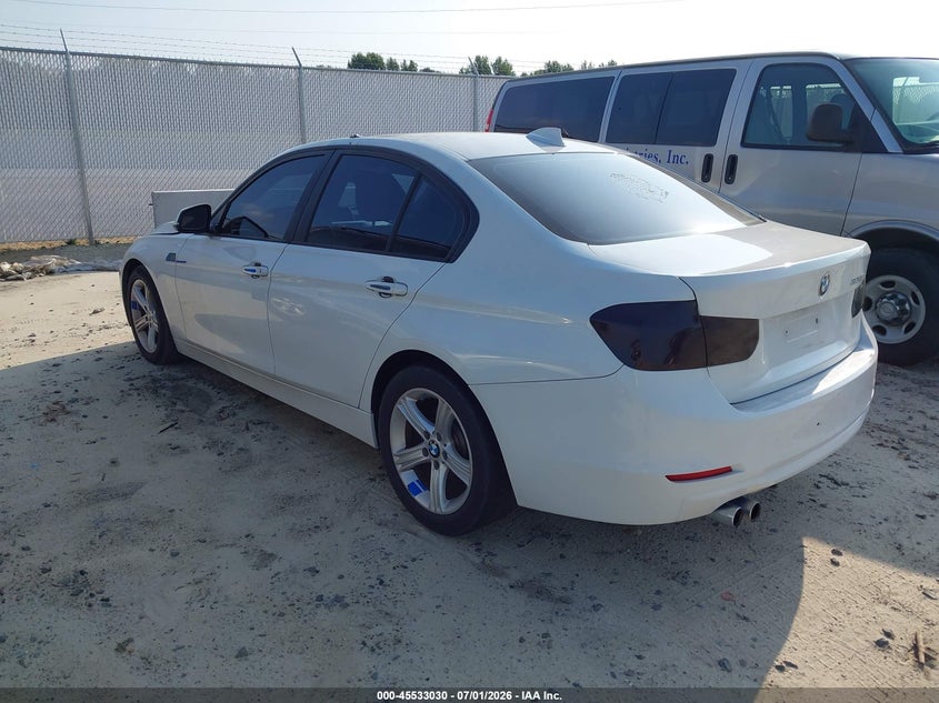 2013 BMW 3er VIN WBA3A5C51DF600394 IAAI salvage auction — NORMAL WEAR, Clear (North Carolina), sold $450 on 2026-07-15 (photo 3)