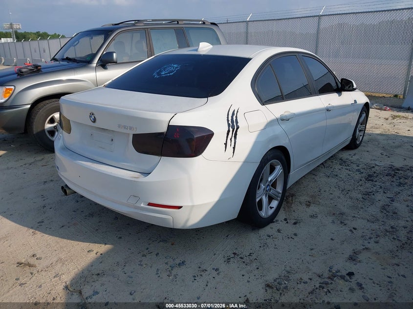 2013 BMW 3er VIN WBA3A5C51DF600394 IAAI salvage auction — NORMAL WEAR, Clear (North Carolina), sold $450 on 2026-07-15 (photo 4)