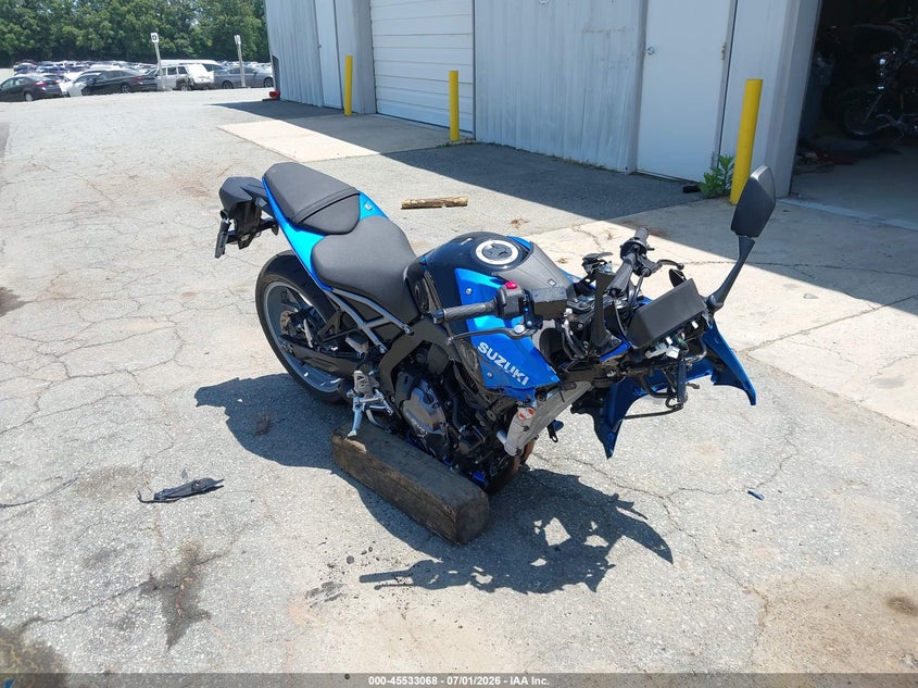 2025 Suzuki GSX800 VIN JS1EM13B9S7101653 IAAI salvage auction — FRONT END, Salvage Title, sold $425 on 2026-09-10 (photo 1)