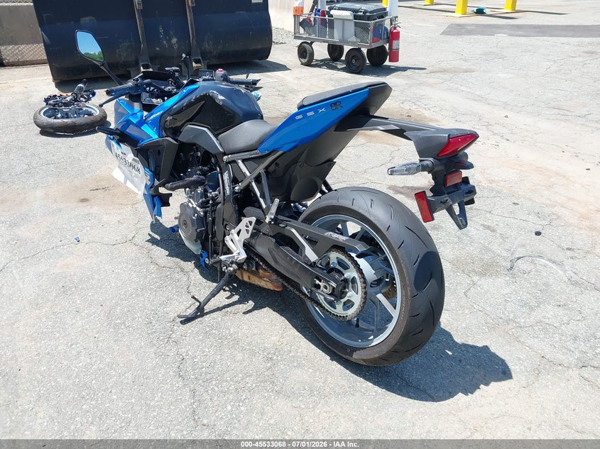 2025 Suzuki GSX800 VIN JS1EM13B9S7101653 IAAI salvage auction — FRONT END, Salvage Title, sold $425 on 2026-09-10 (photo 3)