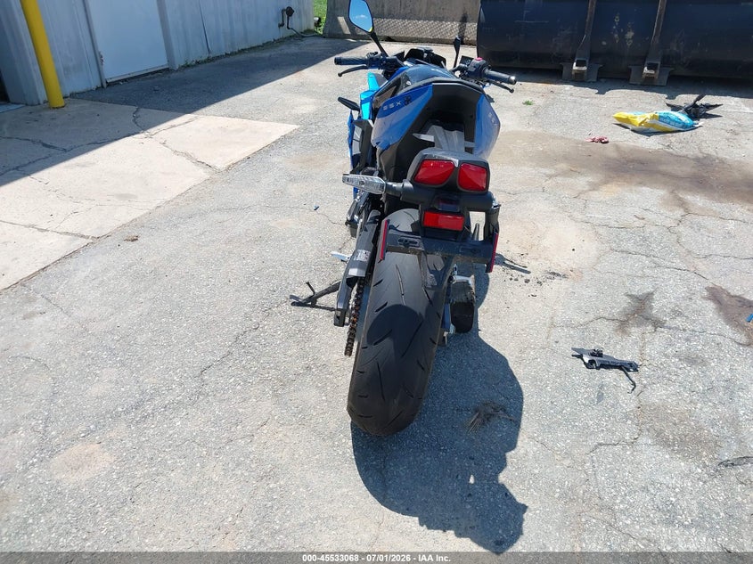 2025 Suzuki GSX800 VIN JS1EM13B9S7101653 IAAI salvage auction — FRONT END, Salvage Title, sold $425 on 2026-09-10 (photo 6)