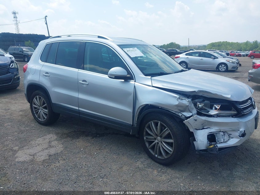 2014 Volkswagen Tiguan VIN WVGBV3AX0EW573763 IAAI salvage auction — RIGHT FRONT, Salvage Title, sold $725 on 2026-08-19 (photo 1)