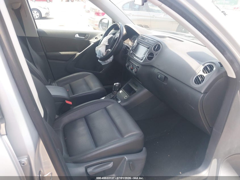 2014 Volkswagen Tiguan VIN WVGBV3AX0EW573763 IAAI salvage auction — RIGHT FRONT, Salvage Title, sold $725 on 2026-08-19 (photo 5)
