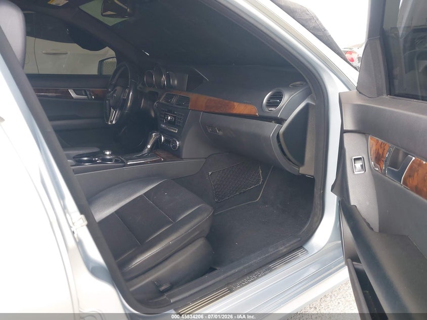 2014 Mercedes-benz C-klasse VIN WDDGF4HBXEA963473 IAAI salvage auction — FRONT END, Salvage Title, sold $1,325 on 2026-07-22 (photo 5)