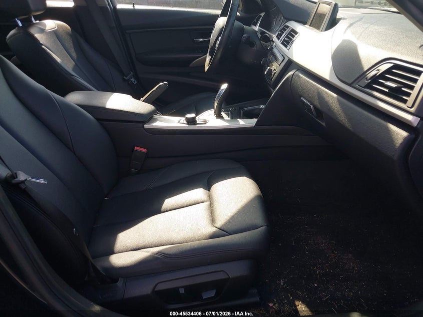 2015 BMW 3 series VIN WBA3C3C59FK202844 IAAI salvage auction — NORMAL WEAR, Clear (Connecticut), sold $725 on 2026-07-29 (photo 5)