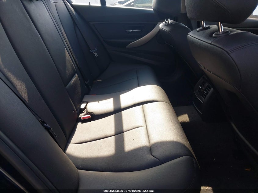 2015 BMW 3 series VIN WBA3C3C59FK202844 IAAI salvage auction — NORMAL WEAR, Clear (Connecticut), sold $725 on 2026-07-29 (photo 8)