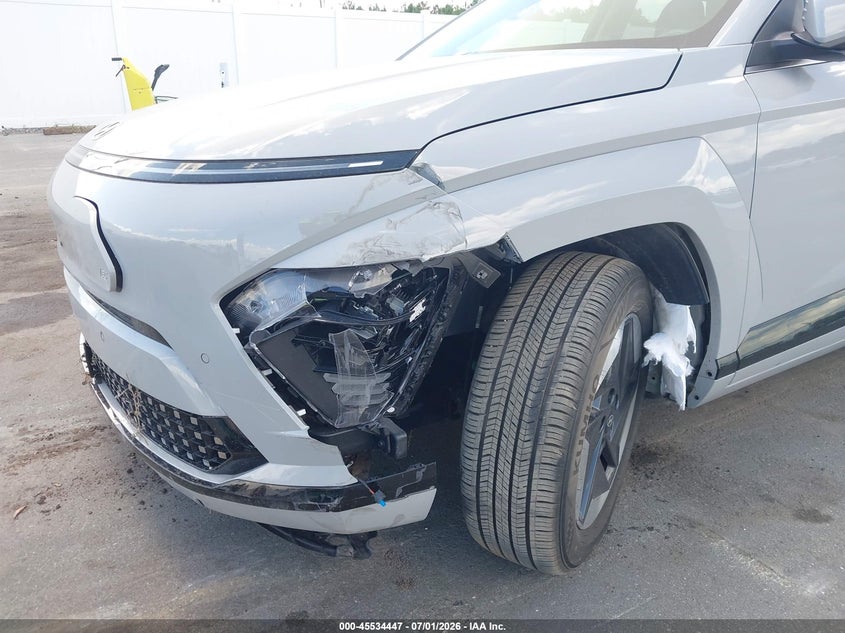 2025 Hyundai Kona VIN KM8HE3A66SU025890 IAAI salvage auction — SIDE, Salvage Title, sold $8,200 on 2026-08-02 (photo 6)