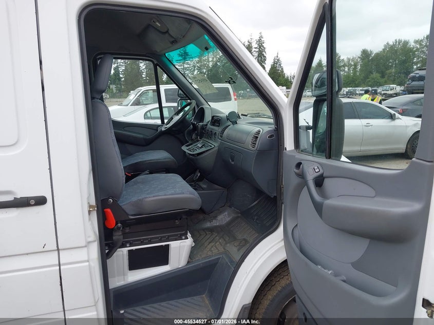 2004 Dodge Sprinter VIN WD2PD444845651455 IAAI salvage auction — NORMAL WEAR, Clear (Washington), sold $1,850 on 2026-07-15 (photo 5)