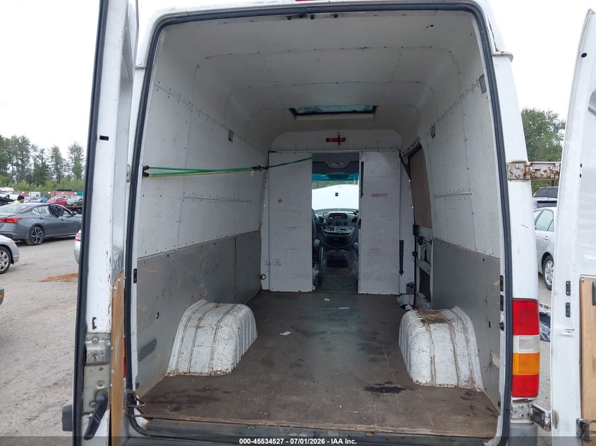 2004 Dodge Sprinter VIN WD2PD444845651455 IAAI salvage auction — NORMAL WEAR, Clear (Washington), sold $1,850 on 2026-07-15 (photo 8)