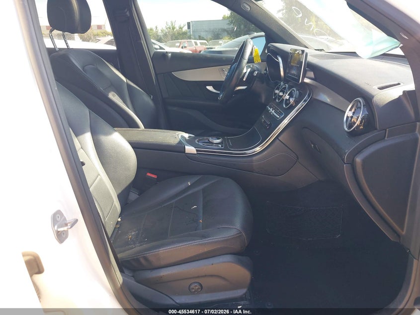 2019 Mercedes-benz Glc VIN WDC0G4KBXKV146164 IAAI salvage auction — RIGHT FRONT, Salvage Title, sold $5,000 on 2026-08-10 (photo 5)