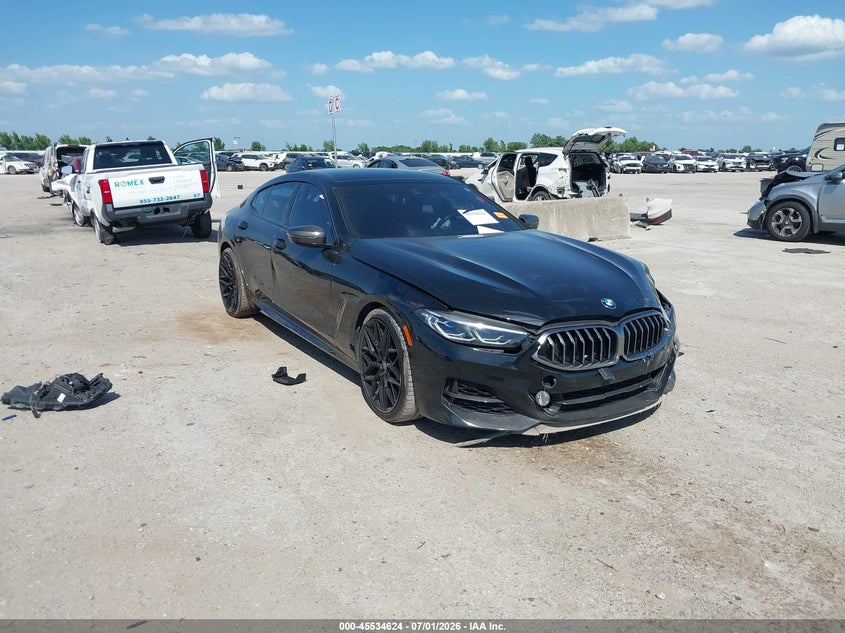 2020 BMW 8er VIN WBAGV8C00LCD64738 IAAI salvage auction — LEFT FRONT, Salvage Title, sold $18,850 on 2026-08-17 (photo 1)